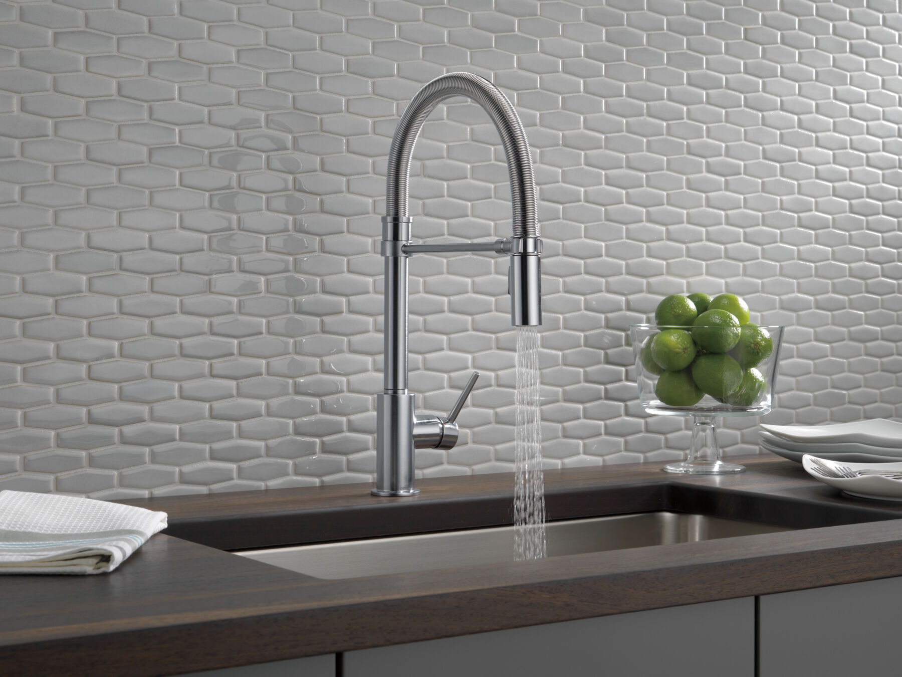 Llave para cocina extensible de una manija con tubo de salida con muelle (producto recertificado), imagen 6
