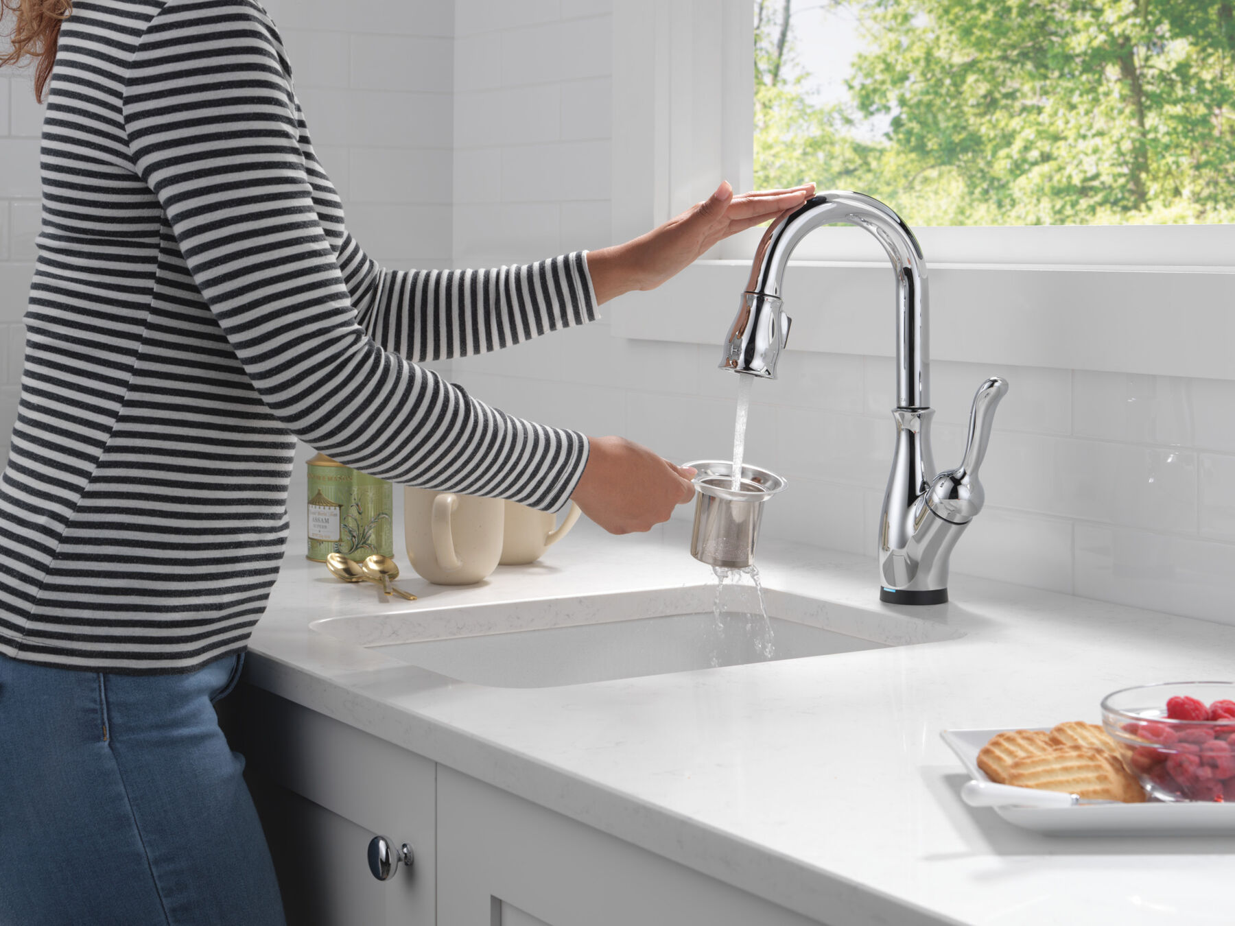 Touch2O® Bar / Prep Faucet with Touchless Technology, image 5