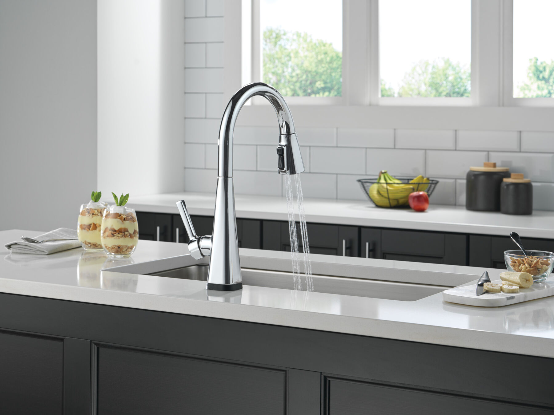 Single-Handle Pull-Down Kitchen Faucet with Touch<sub>2</sub>O® Technology, image 15