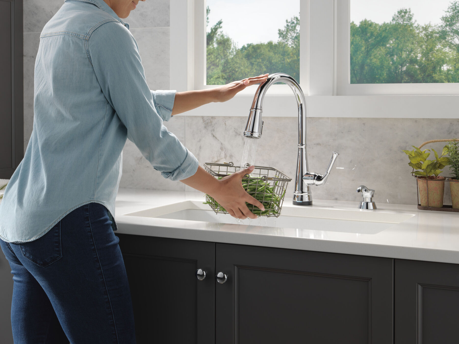 Single Handle Pull-Down Kitchen Faucet with Touch<sub>2</sub>O® Technology and ShieldSpray® Technologies, image 6