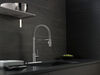 Llave para cocina extensible de una manija con tubo de salida con muelle