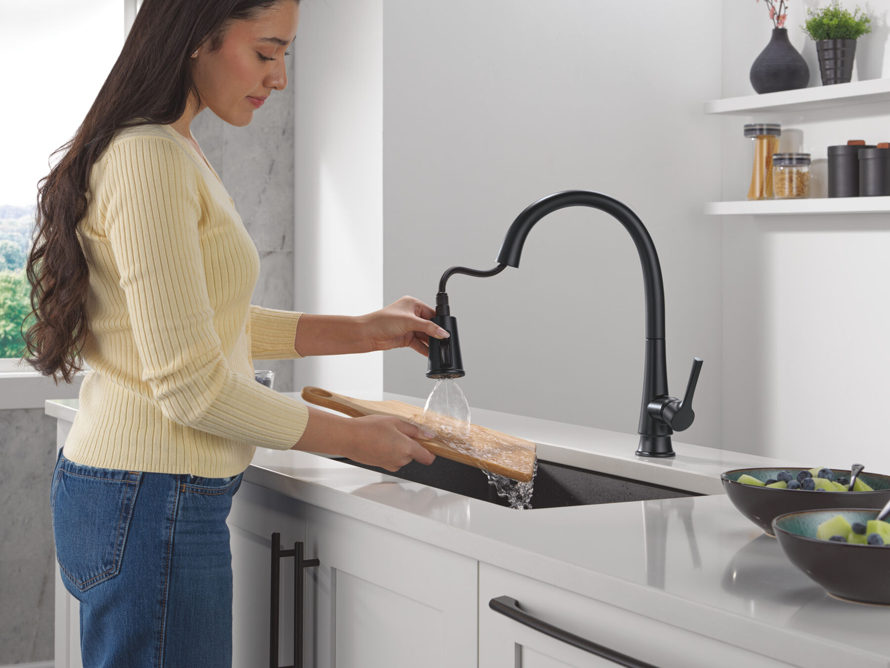 Single Handle Pull-Down Kitchen Faucet With ShieldSpray® Technology in Matte Black, image 5