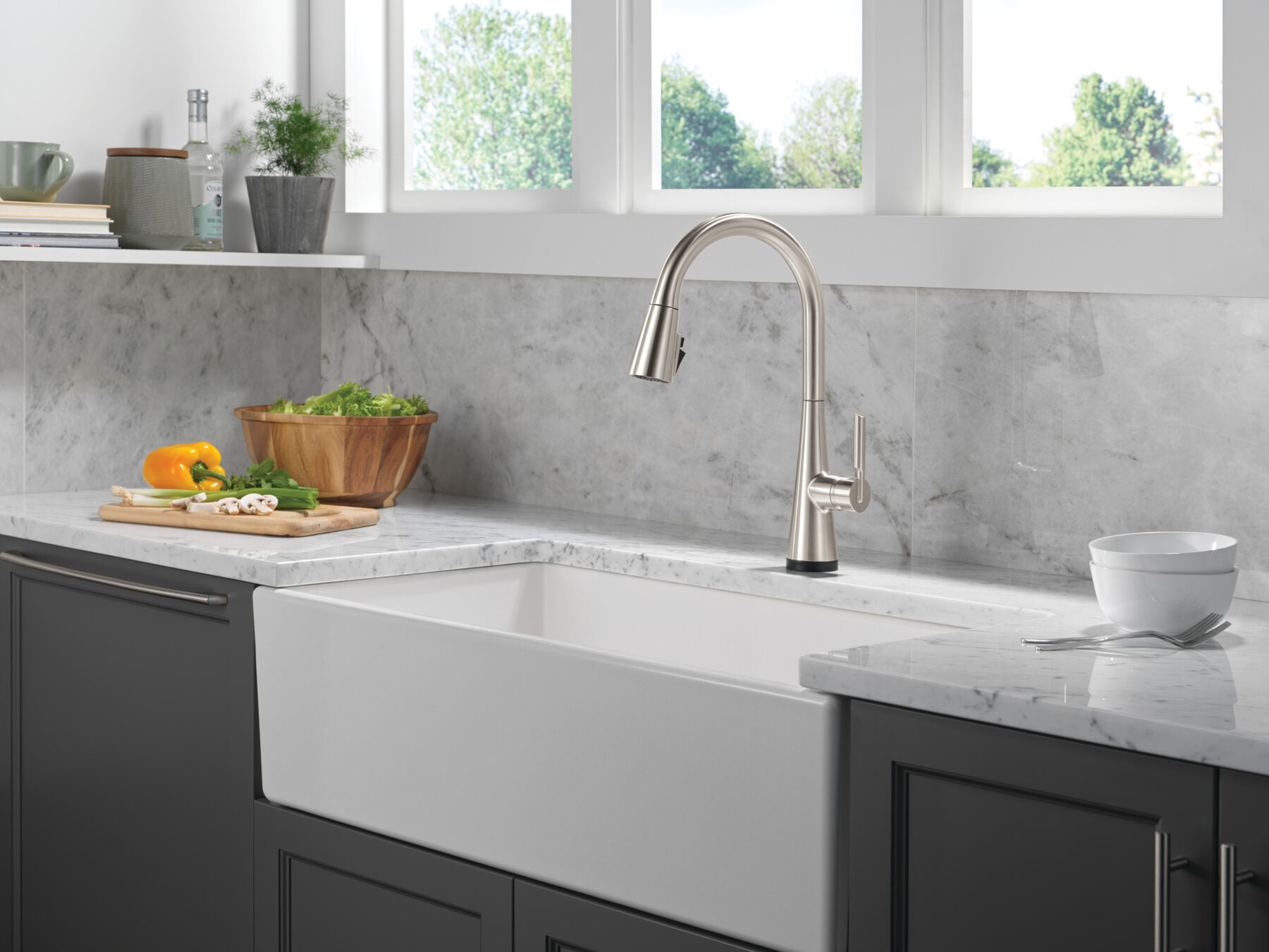 Single Handle Pull-Down Touch<sub>2</sub>O® Technology Kitchen Faucet with Touchless Technology, image 15