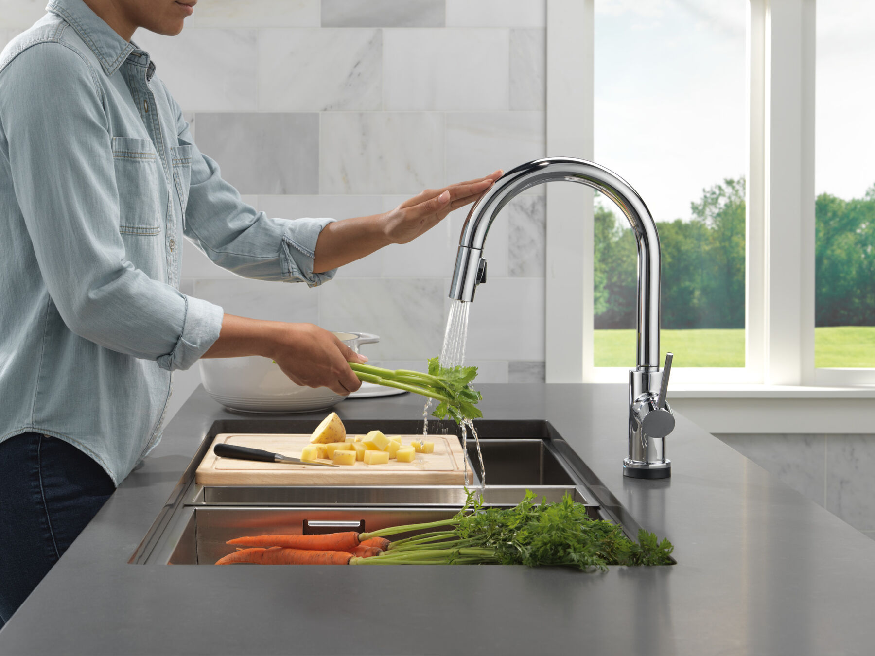 Touch2O with Touchless and VoiceIQ® Technology Single Handle Pull-Down Kitchen Faucet with Soap Dispenser, image 4