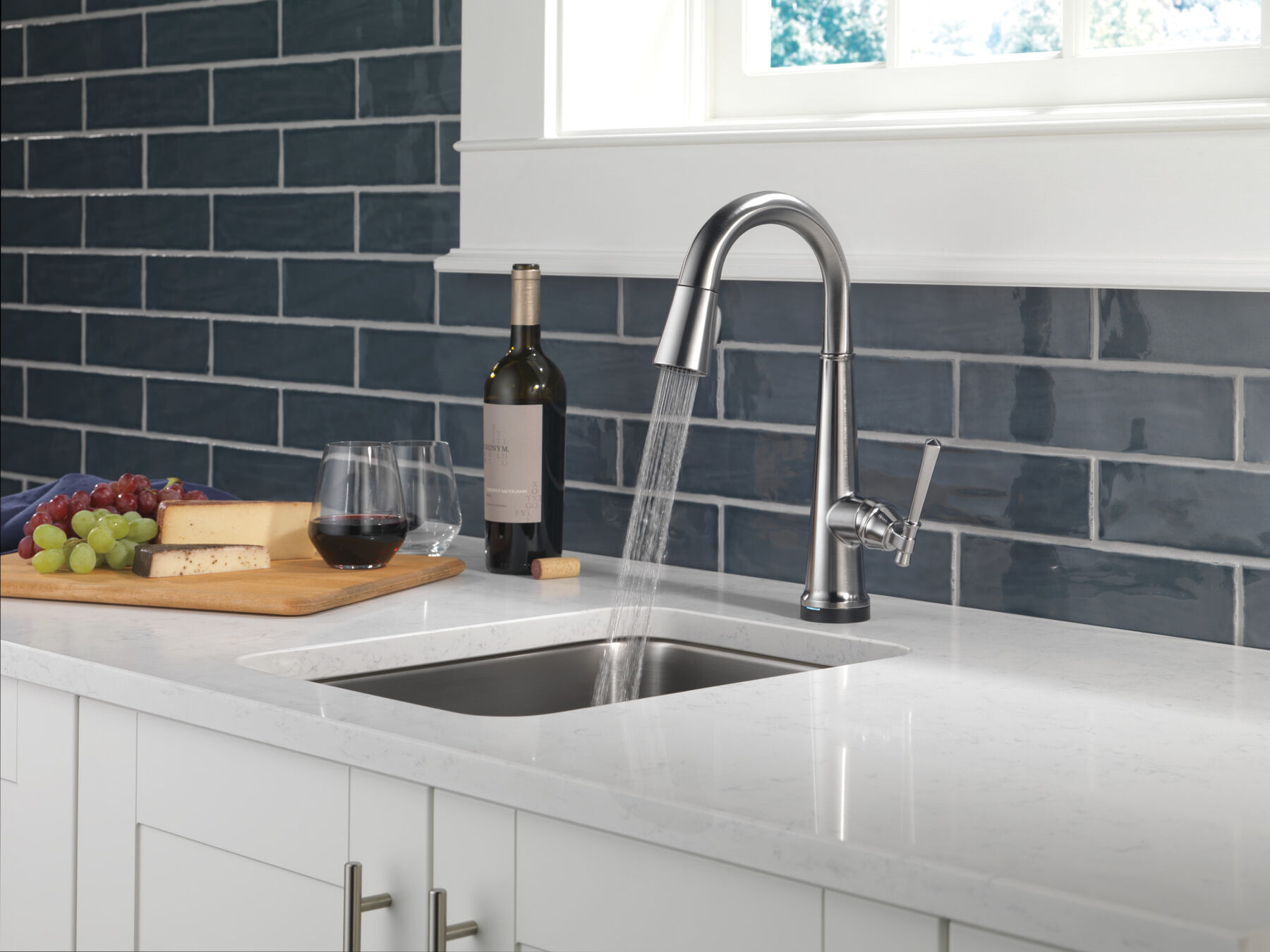 Single Handle Pull-Down Bar/Prep Faucet with Touch<sub>2</sub>O® Technology, image 9