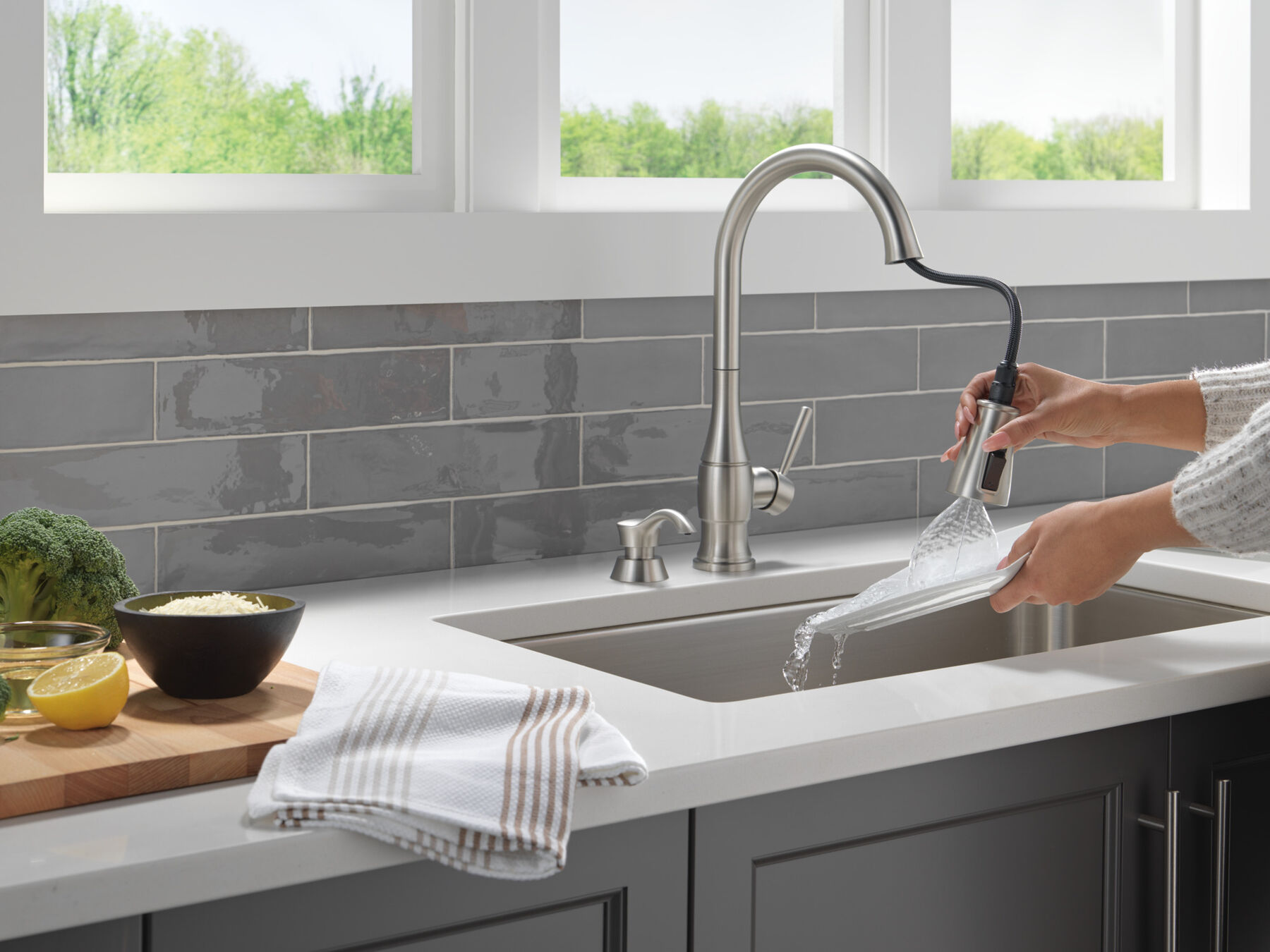 Llave para cocina monomando extensible con dispensador de jabón y tecnología ShieldSpray, imagen 5