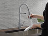 Llave para cocina extensible de una manija con tubo de salida con muelle