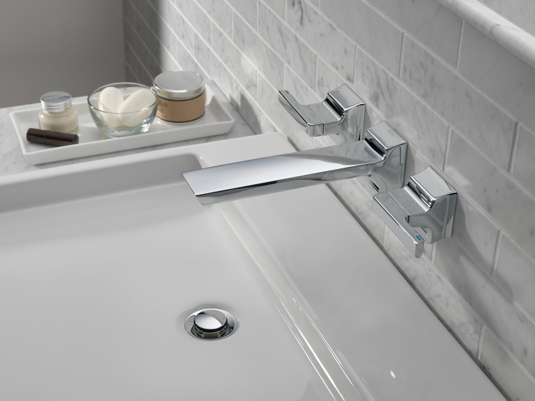 Terminación de llave para baño con dos manijas para montaje en pared, imagen 3