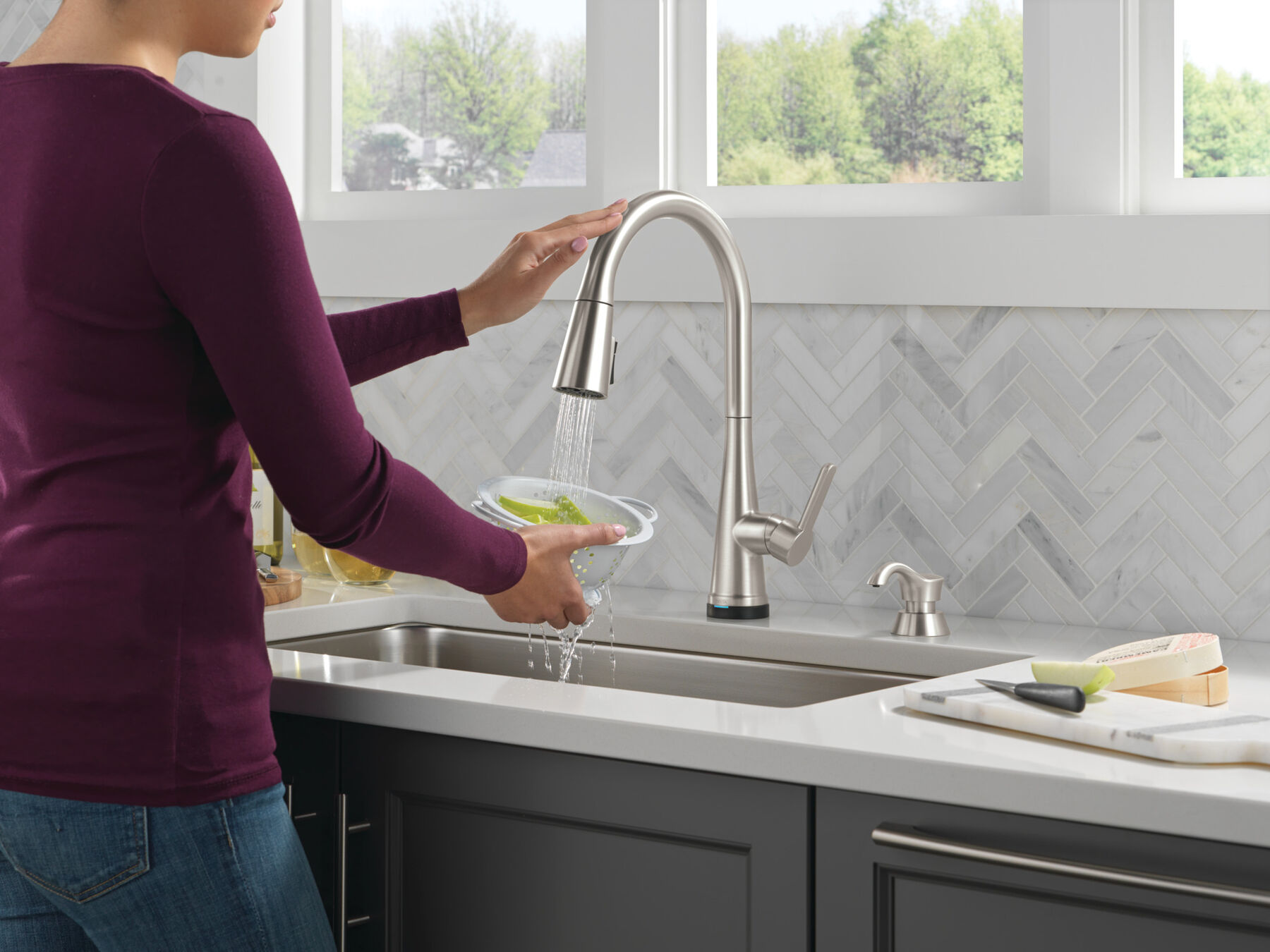 Single Handle Pull-Down Touch<sub>2</sub>O® Technology Kitchen Faucet with Touchless Technology and Soap Dispenser, image 5