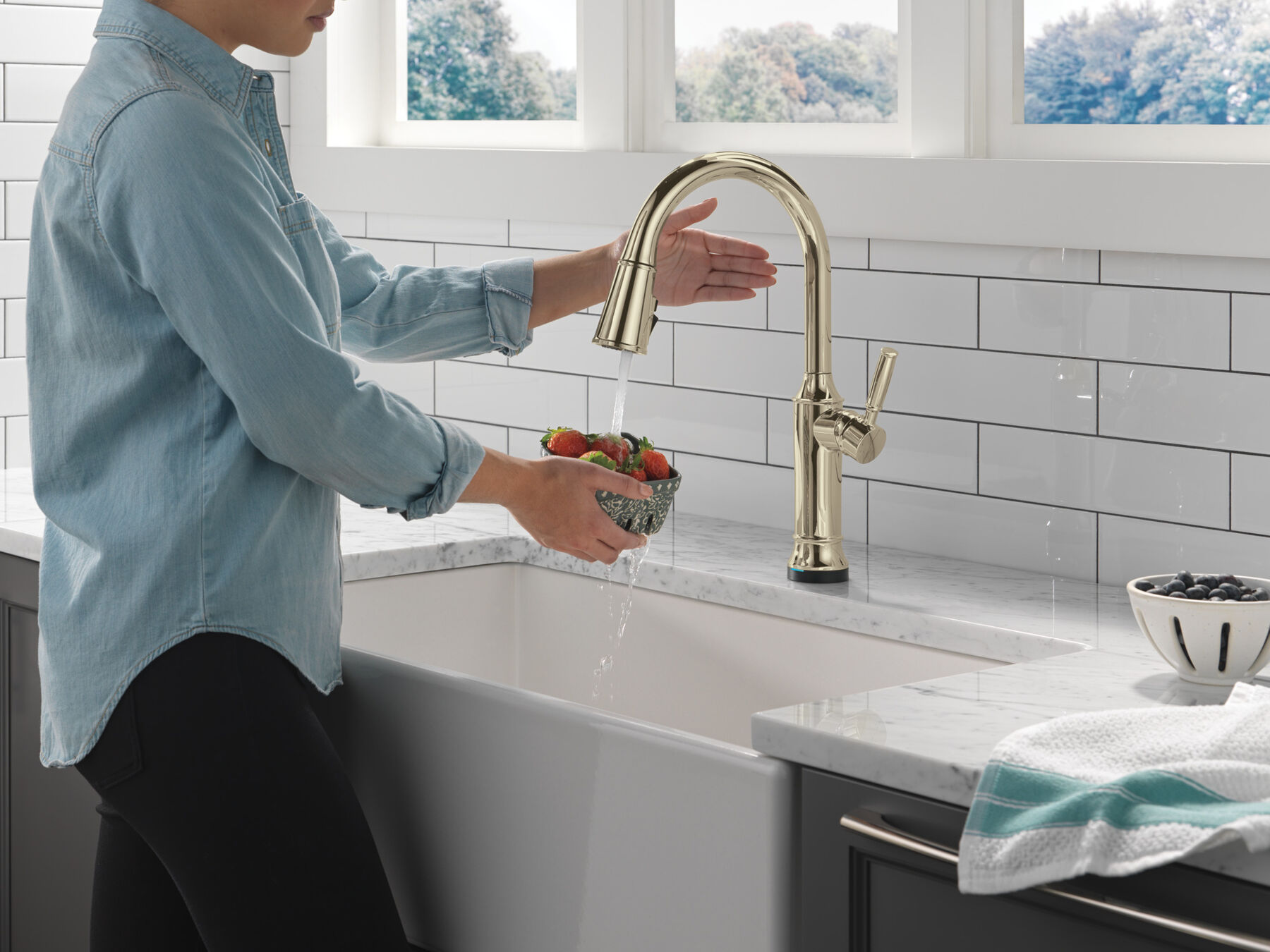Touch<sub>2</sub>O® Technology Kitchen Faucet with Touchless Technology, image 6