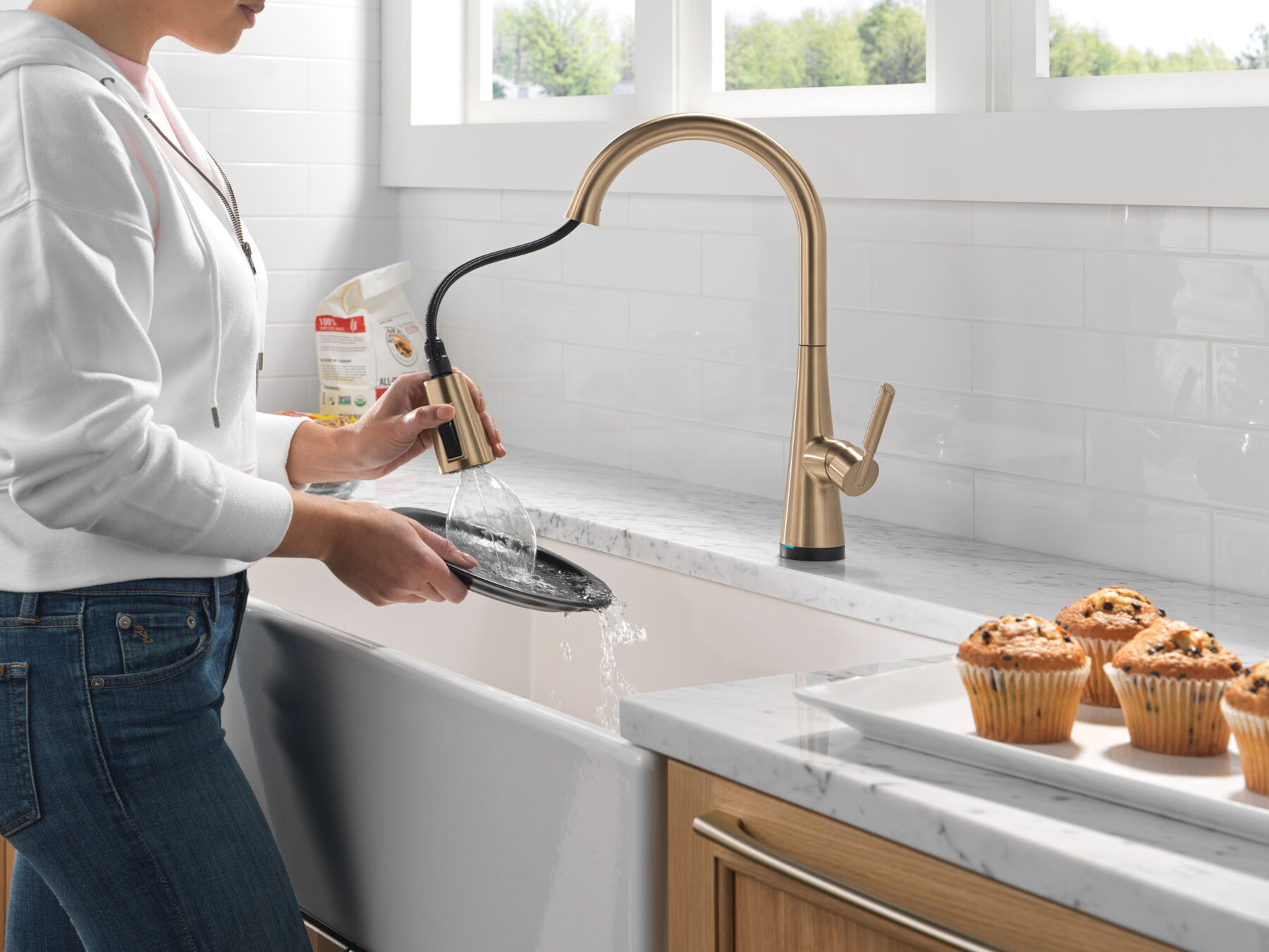 Single Handle Pull-Down Touch<sub>2</sub>O® Technology Kitchen Faucet with Touchless Technology, image 8