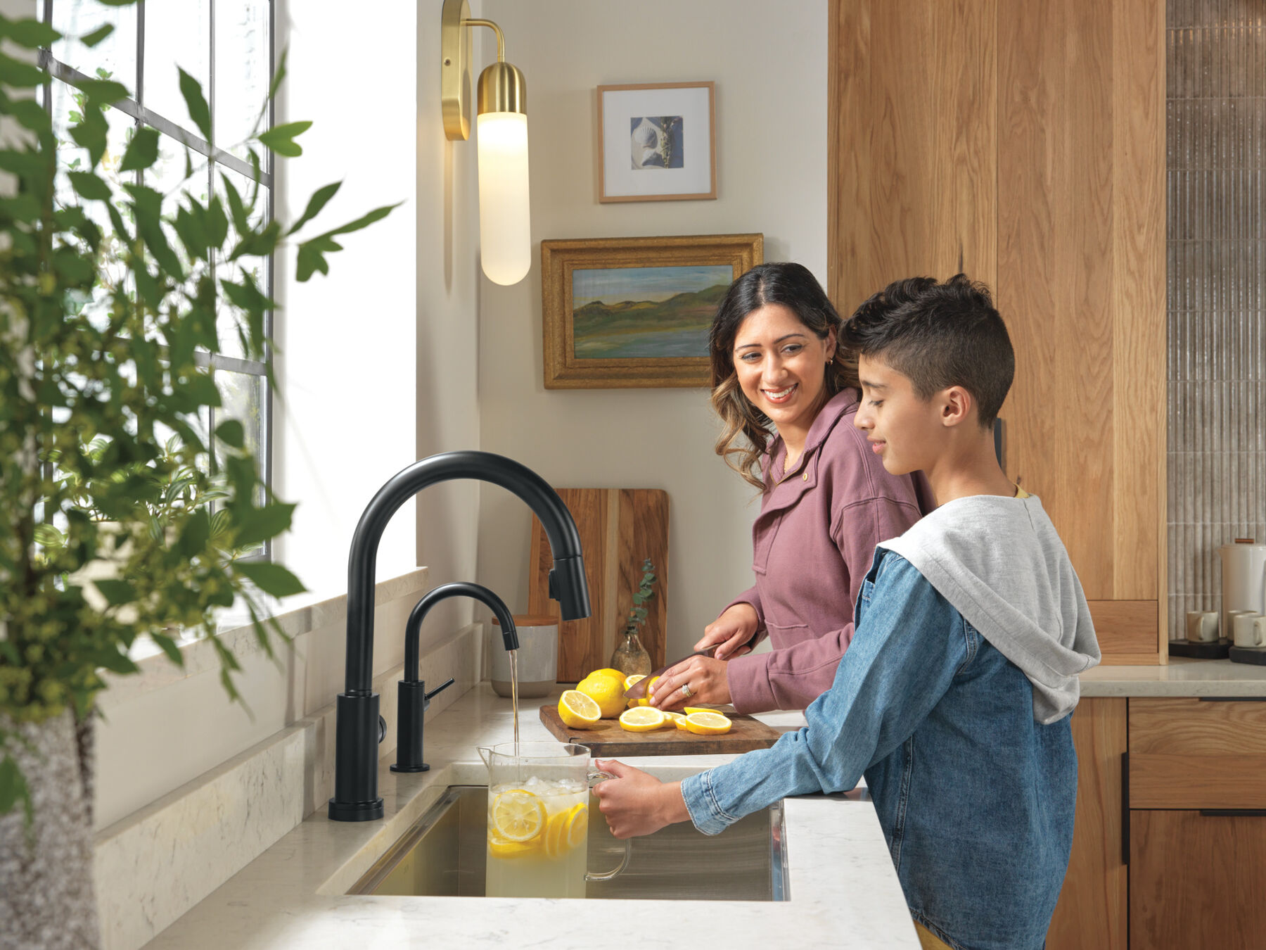 Touch<sub>2</sub>O® Technology Kitchen Faucet with Touchless Technology, image 53