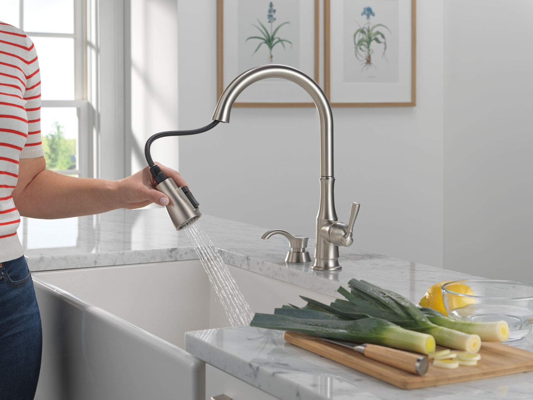 Llave para cocina monomando extensible con dispensador de jabón y tecnología ShieldSpray, imagen 4