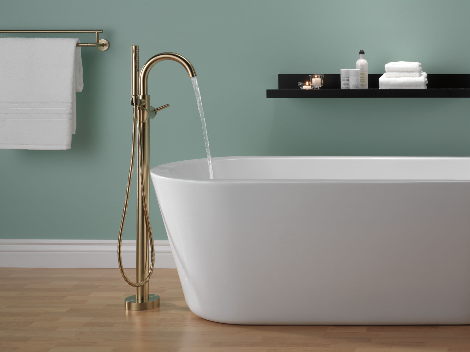 Accesorios de llave de llenado para bañera de montaje en piso estilo contemporáneo (producto recertificado), imagen 4