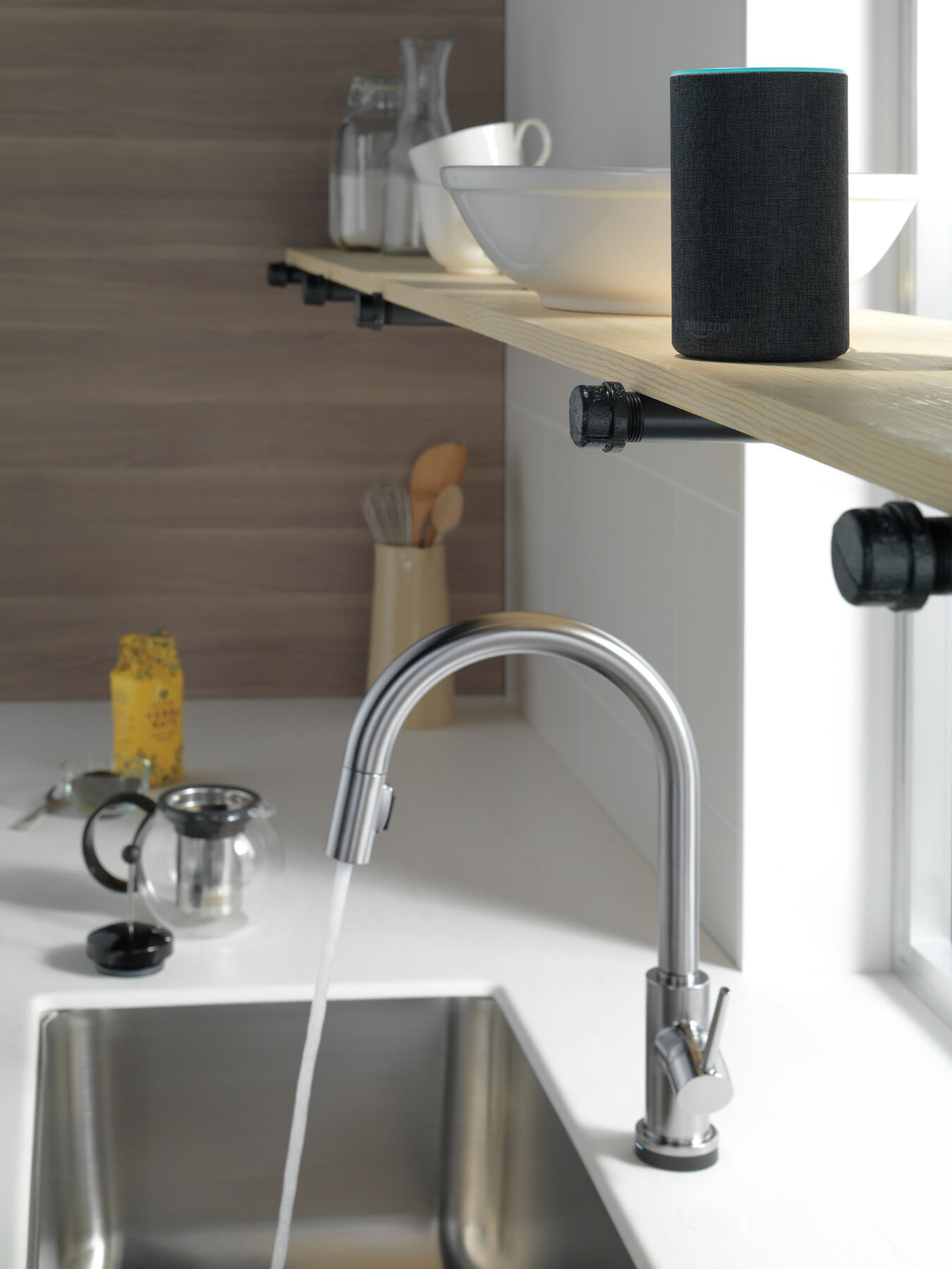 VoiceIQ® Single-Handle Pull-Down Kitchen Faucet with Touch<sub>2</sub>O® Technology, image 5