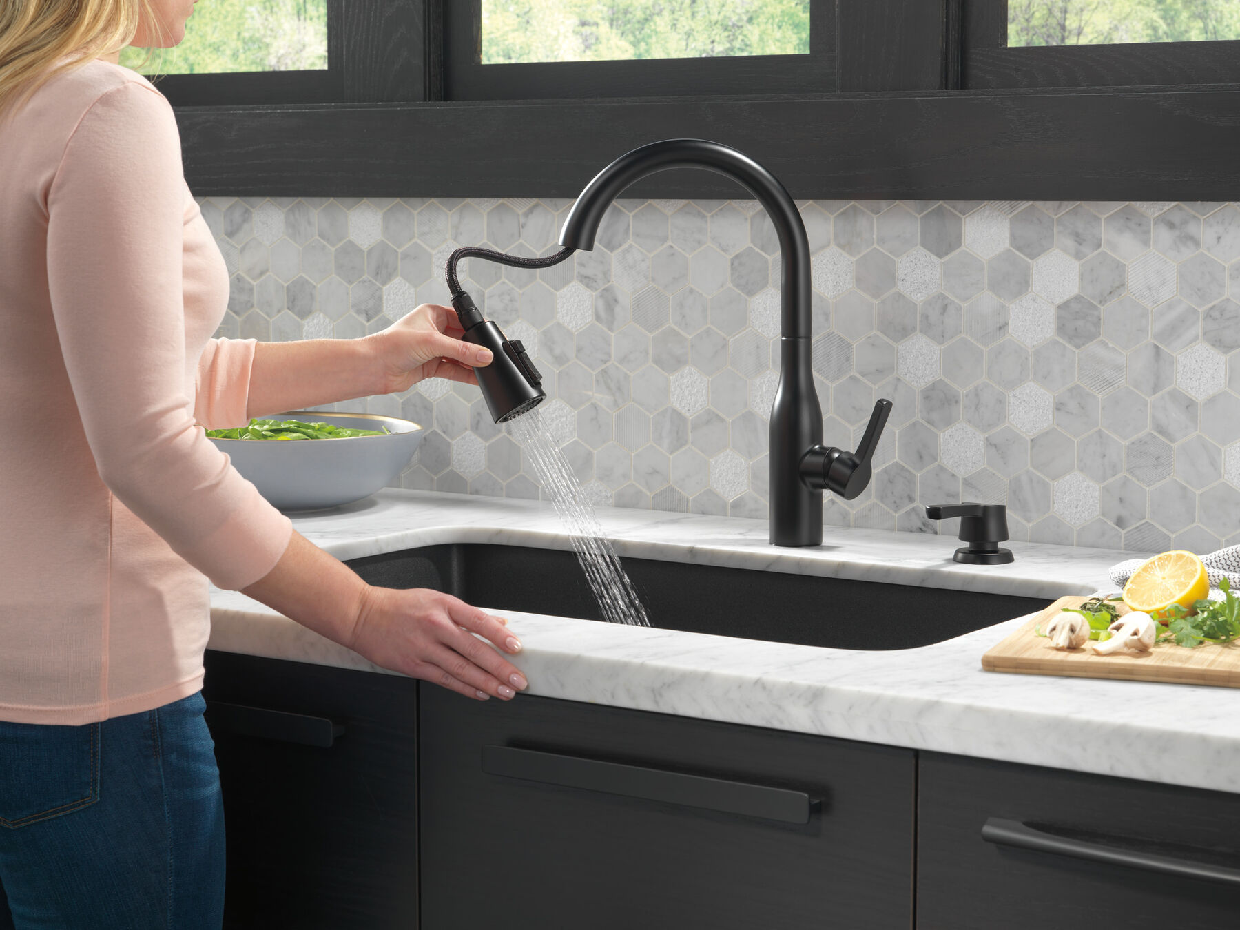 Llave para cocina monomando extensible con dispensador de jabón y tecnología ShieldSpray®, imagen 5