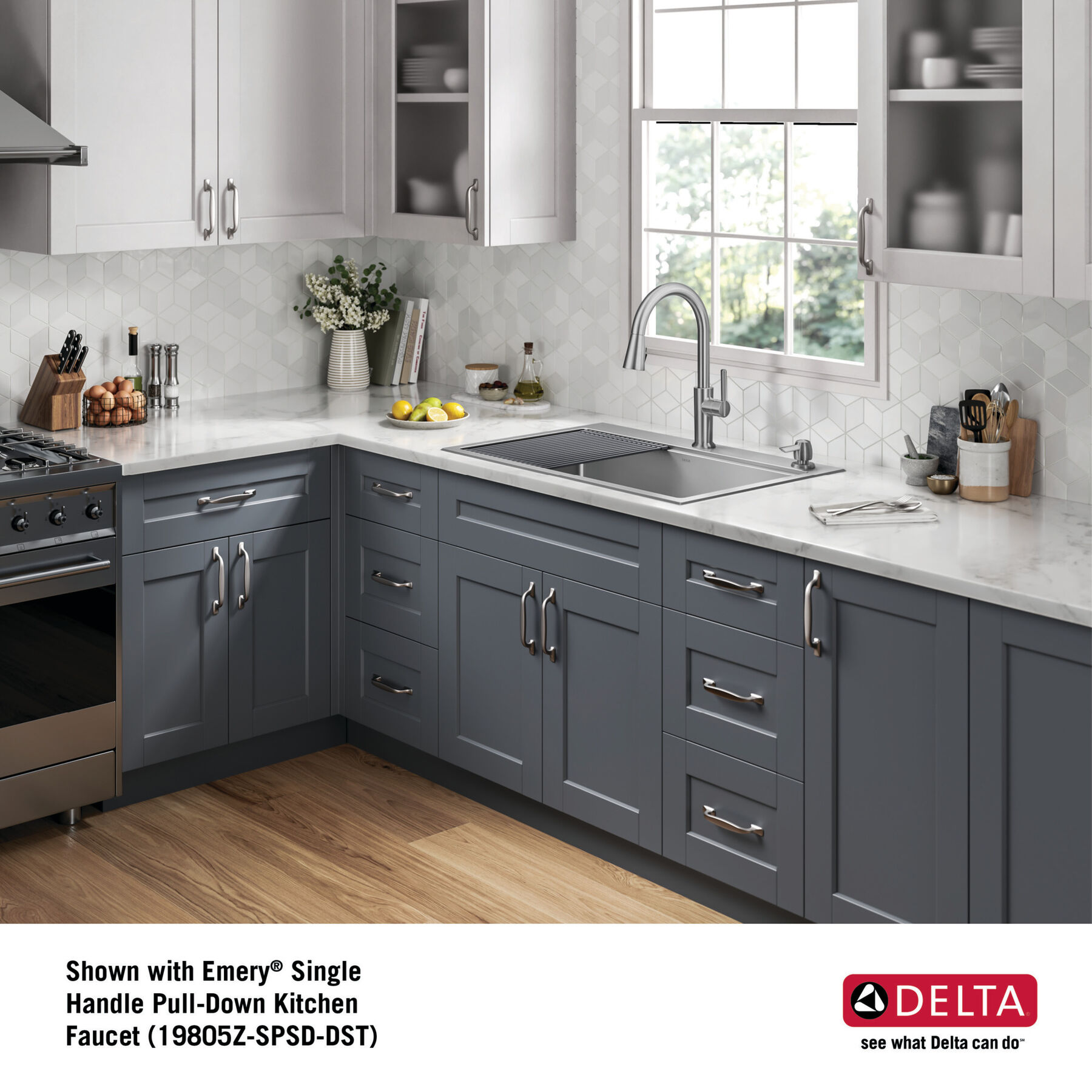Lavabo de cocina tipo estación de trabajo con un receptáculo de acero inoxidable de 33" de montaje bajo encimera encastrado, con reborde WorkFlow™ y accesorios, imagen 14