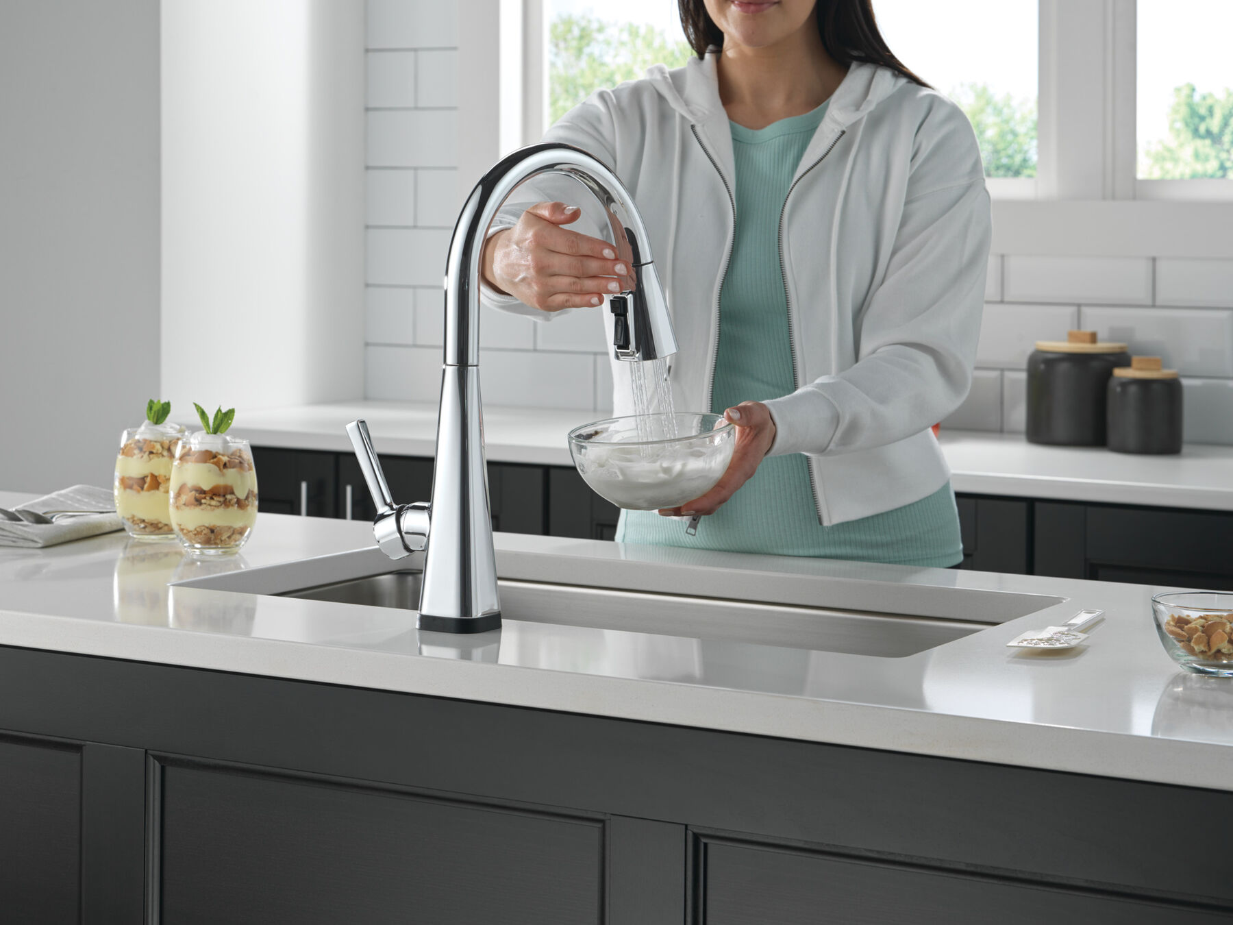 Single-Handle Pull-Down Kitchen Faucet with Touch<sub>2</sub>O® Technology, image 5