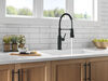Llave para cocina extensible de una manija con tubo de salida con muelle