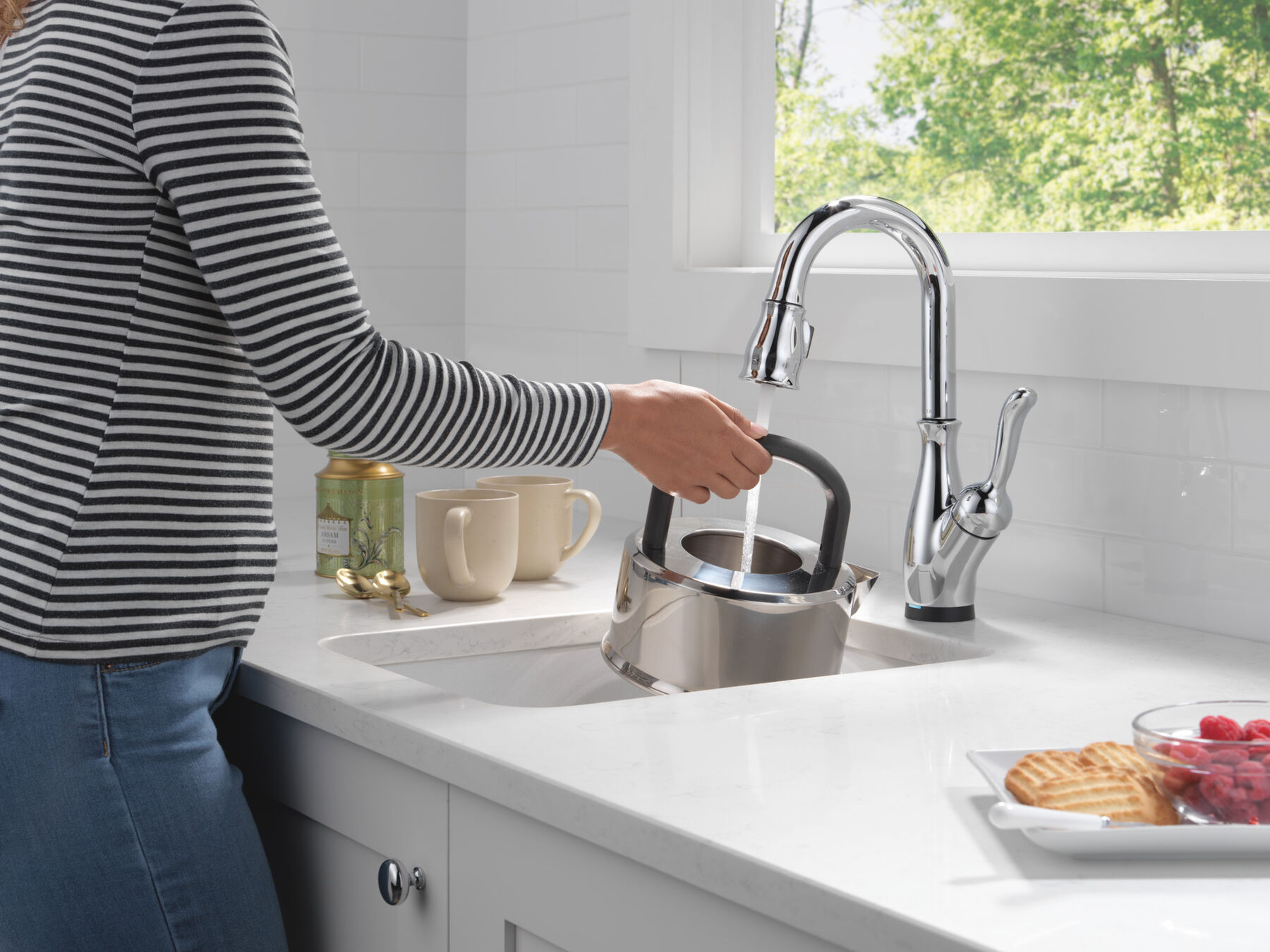 Touch2O® Bar / Prep Faucet with Touchless Technology, image 7