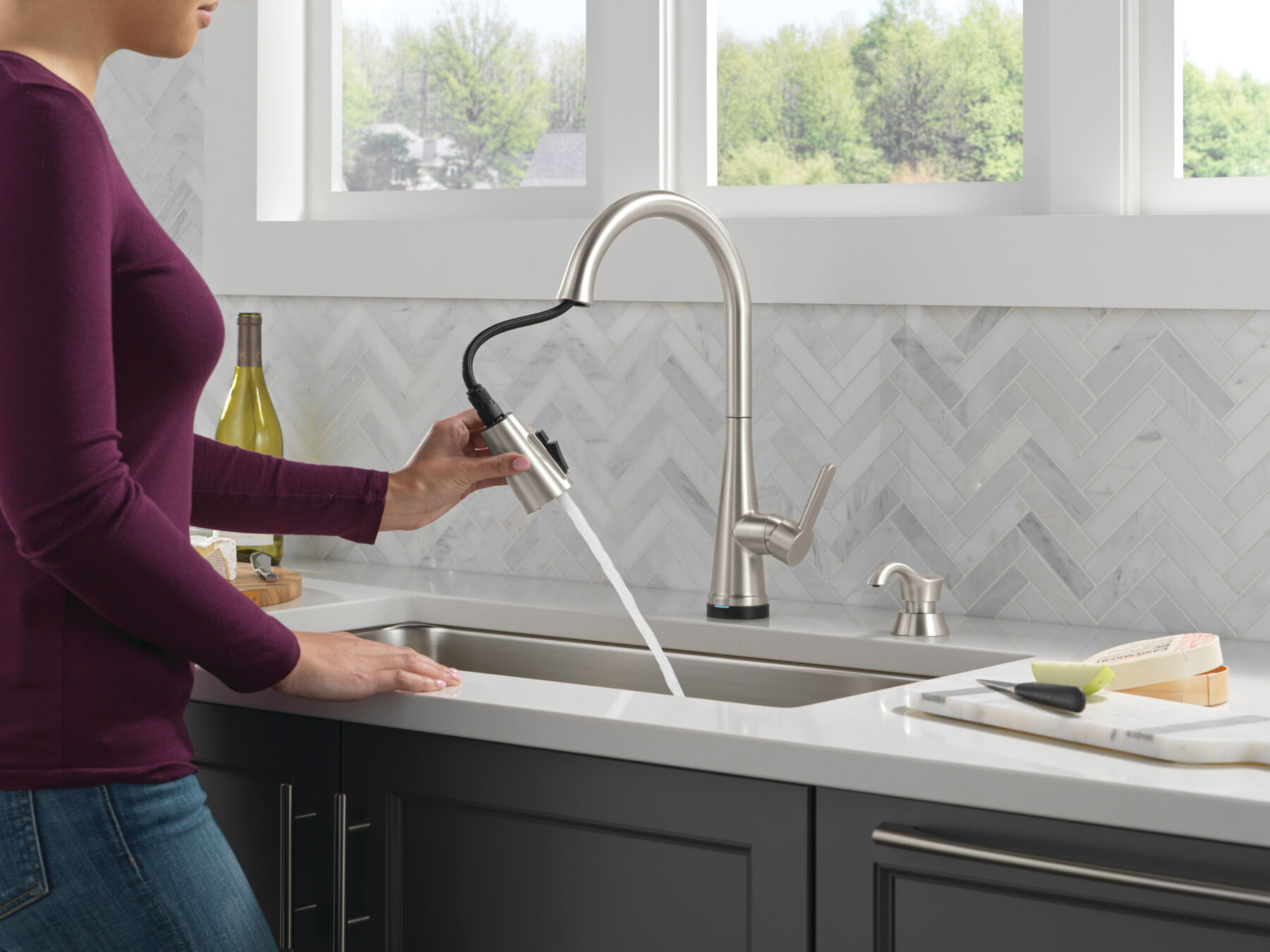 Single Handle Pull-Down Touch<sub>2</sub>O® Technology Kitchen Faucet with Touchless Technology and Soap Dispenser, image 7