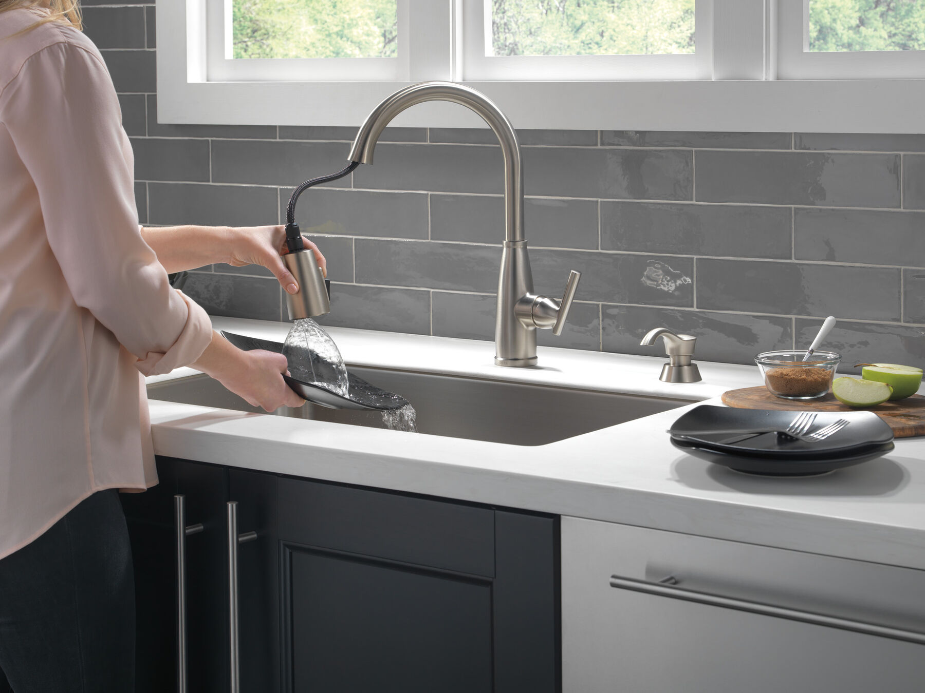 Llave para cocina monomando extensible con dispensador de jabón y tecnología ShieldSpray, imagen 4