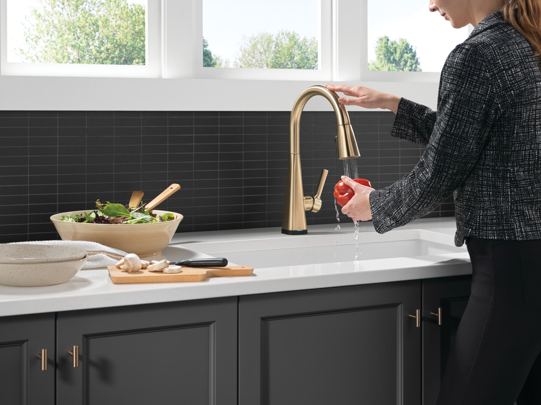 Single-Handle Pull-Down Kitchen Faucet with Touch<sub>2</sub>O® Technology, image 6