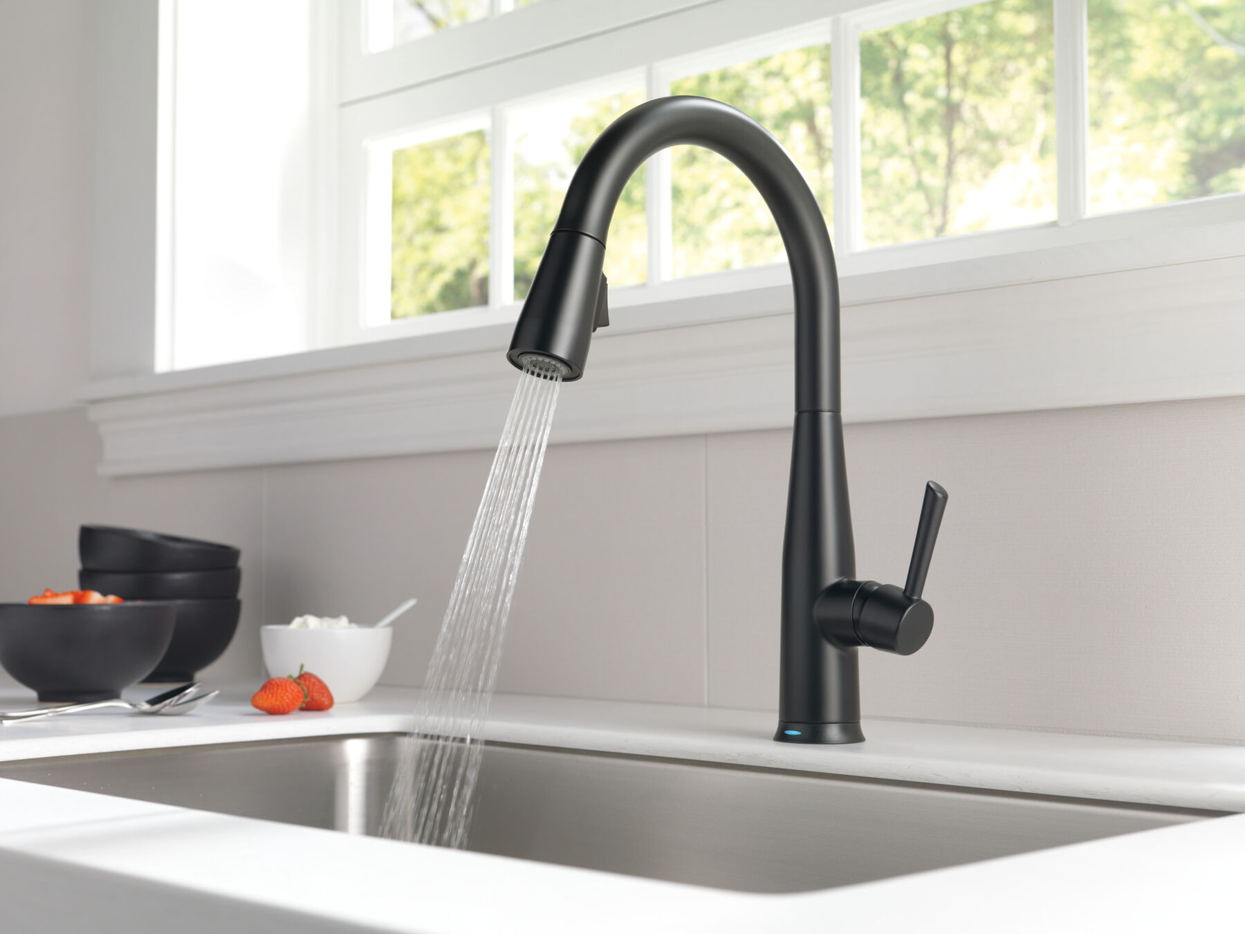 Single Handle Pull-Down Kitchen Faucet with Touch<sub>2</sub>O® Technology Technology (Recertified), image 8