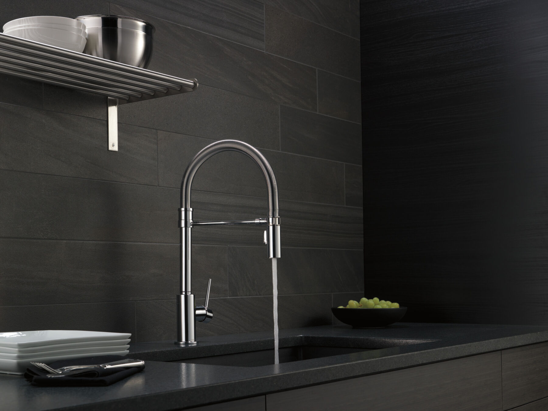 Llave para cocina extensible de una manija con tubo de salida con muelle (producto recertificado), imagen 10