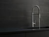 Llave para cocina extensible de una manija con tubo de salida con muelle