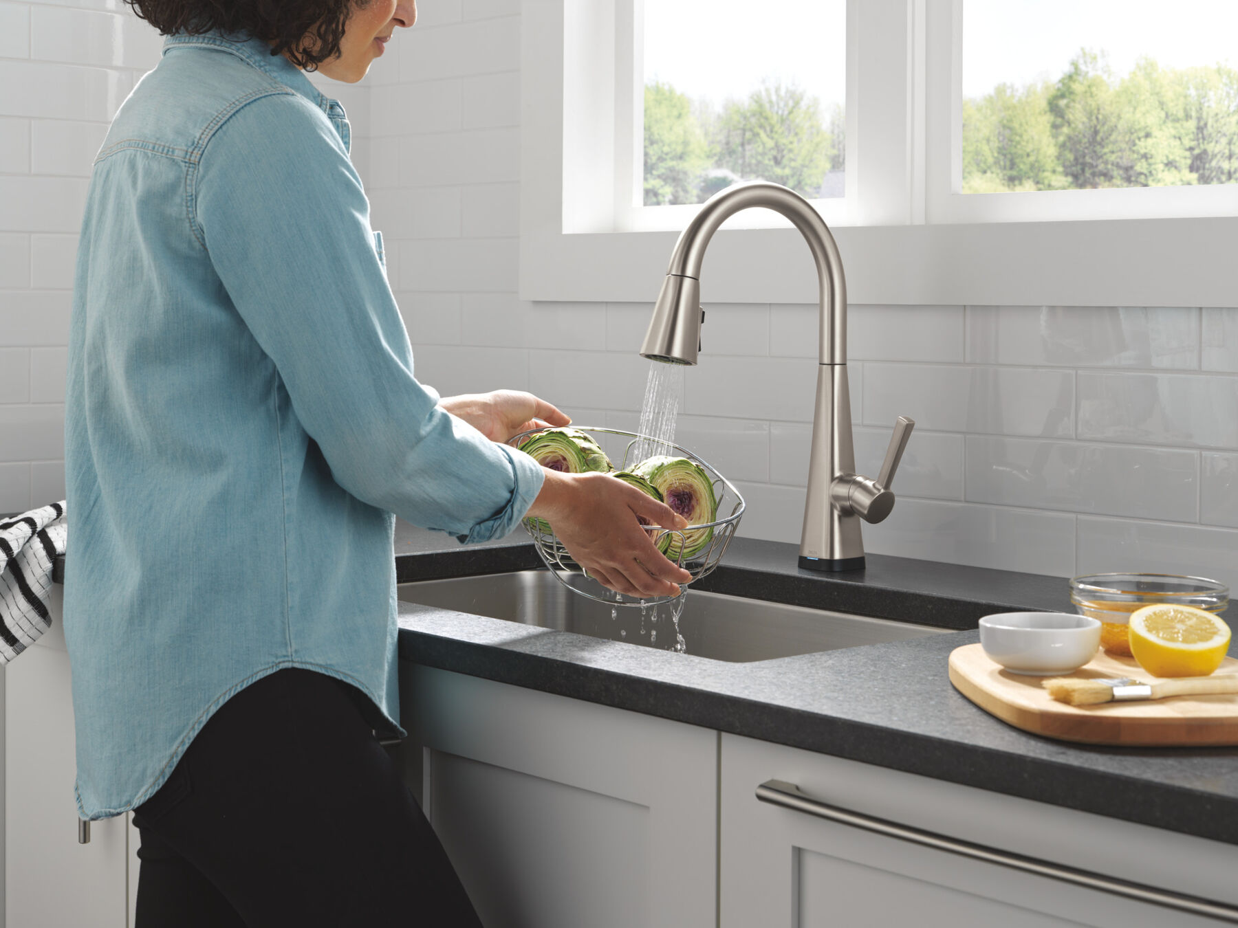 Single-Handle Pull-Down Kitchen Faucet with Touch<sub>2</sub>O® Technology, image 6