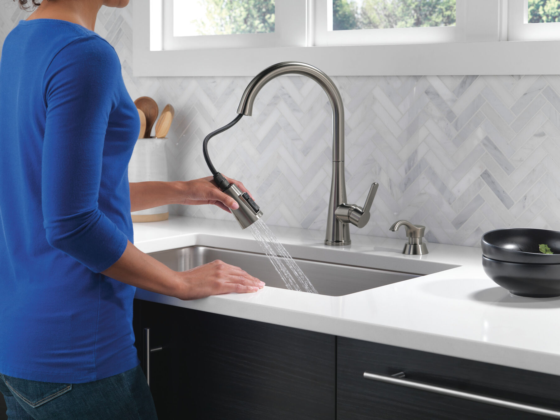 Llave para cocina monomando extensible con dispensador de jabón y tecnología ShieldSpray®, imagen 3