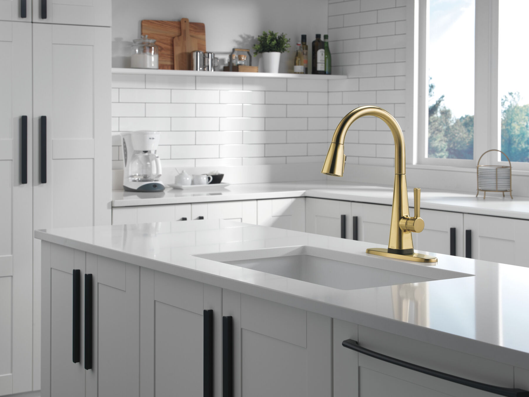 Single-Handle Pull-Down Kitchen Faucet with Touch<sub>2</sub>O® Technology, image 3