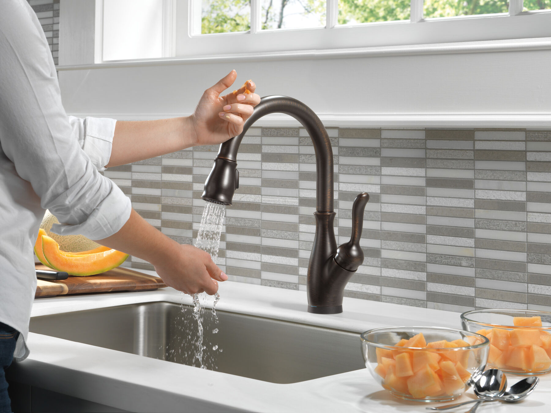 VoiceIQ® Single Handle Pull-Down Faucet with Touch<sub>2</sub>O® Technology, image 4