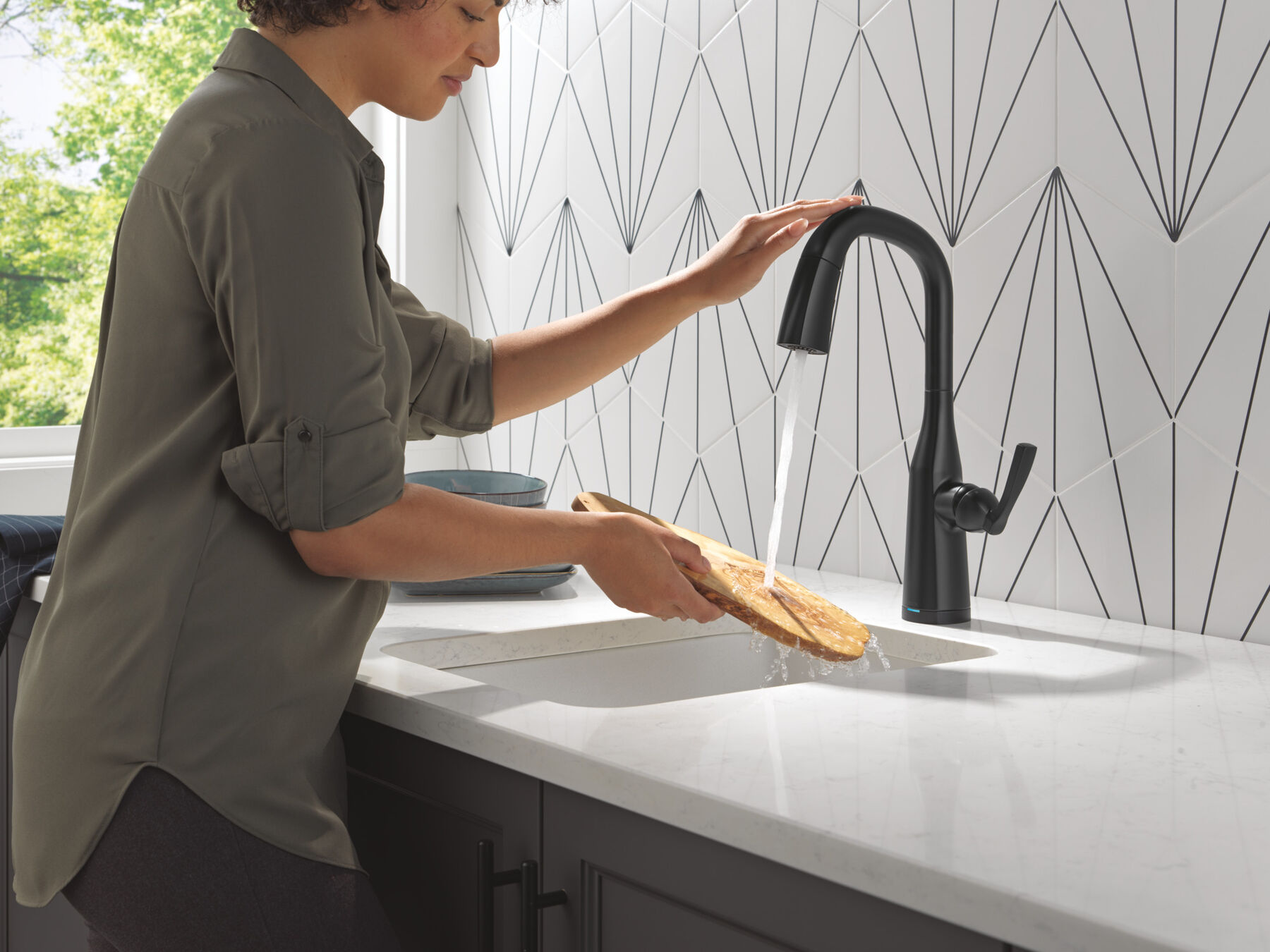 Touch2O® Bar / Prep Faucet with Touchless Technology, image 4