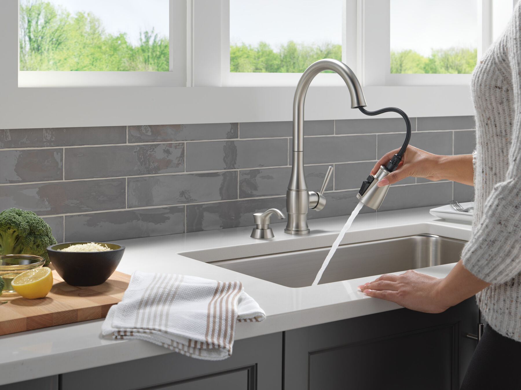 Llave para cocina monomando extensible con dispensador de jabón y tecnología ShieldSpray, imagen 4