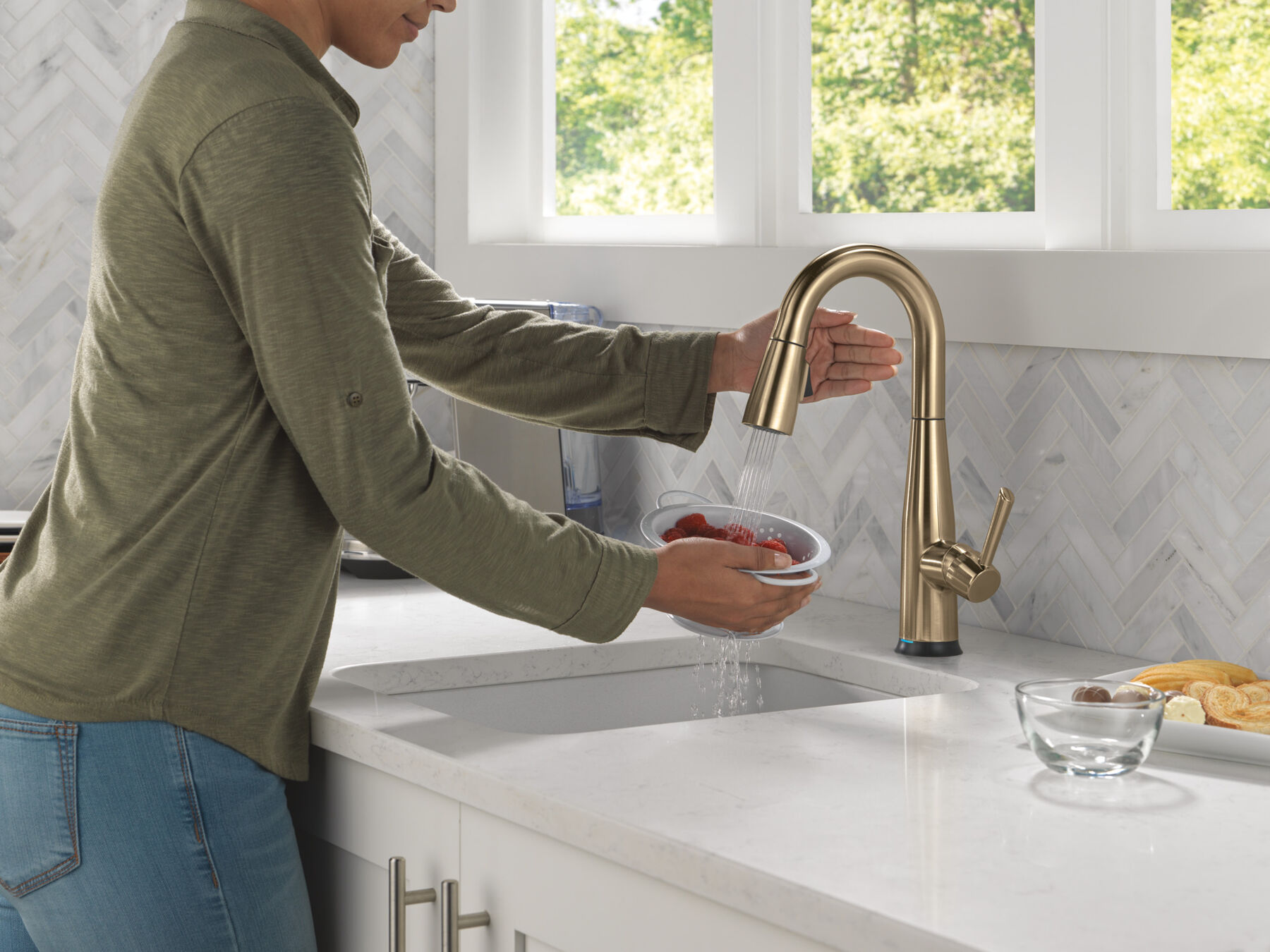 Touch2O® Bar / Prep Faucet with Touchless Technology, image 5