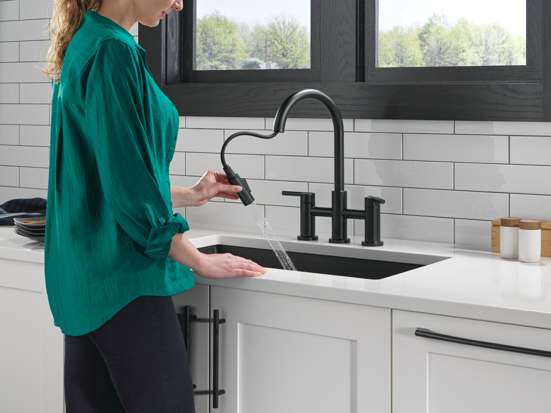 Llave para cocina tipo puente extensible con dos manijas, imagen 3