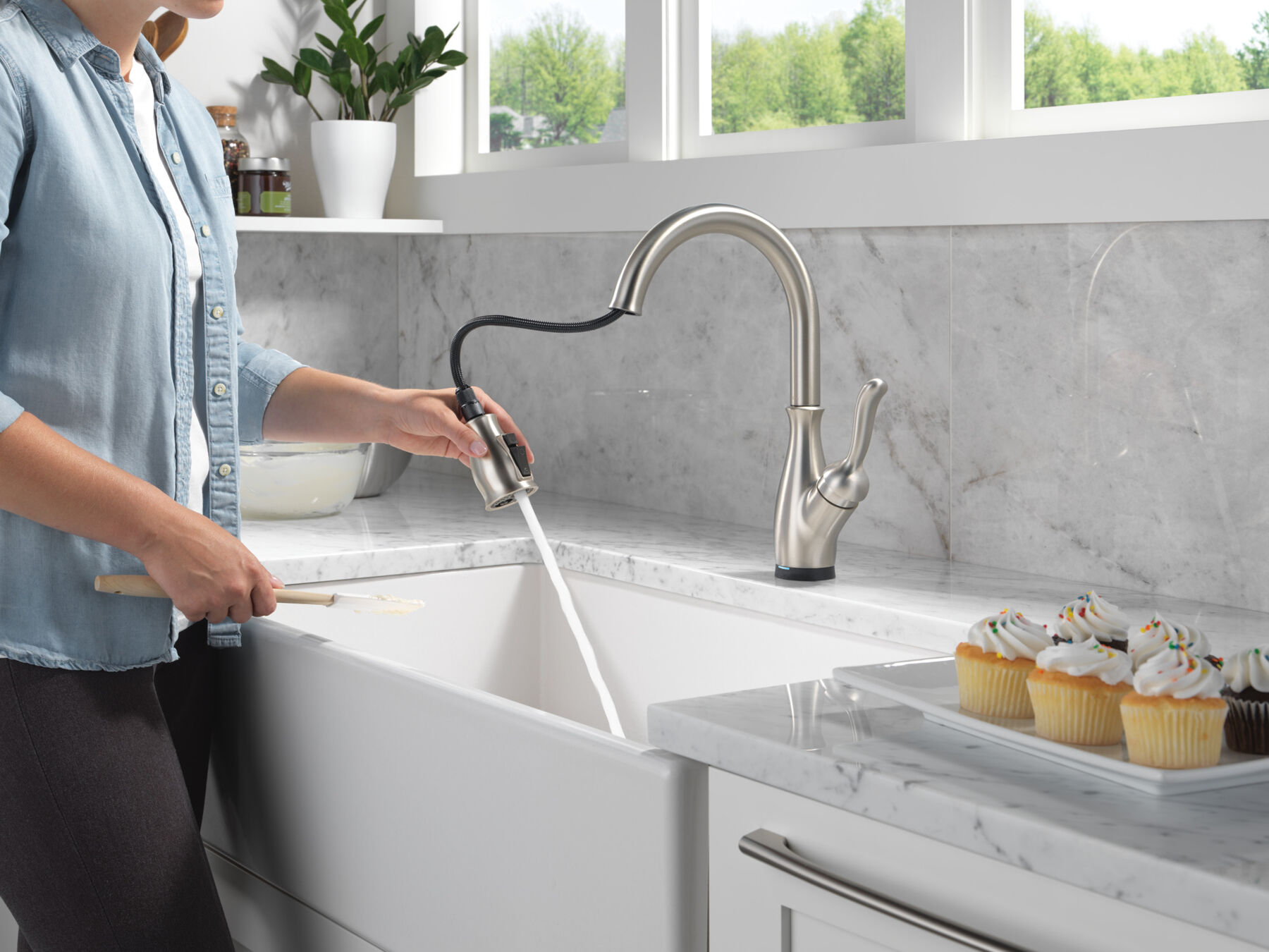 Touch<sub>2</sub>O® Technology Kitchen Faucet with Touchless Technology, image 4
