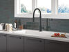Llave para cocina extensible de una manija con tubo de salida con muelle