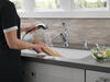Llave extensible para cocina de una manija con dispensador de jabón
