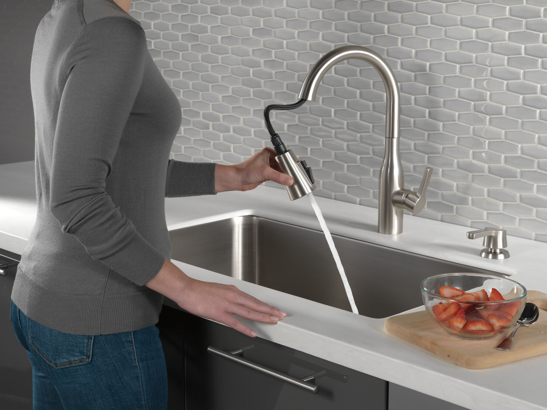 Llave para cocina monomando extensible con dispensador de jabón y tecnología ShieldSpray® (producto recertificado), imagen 8