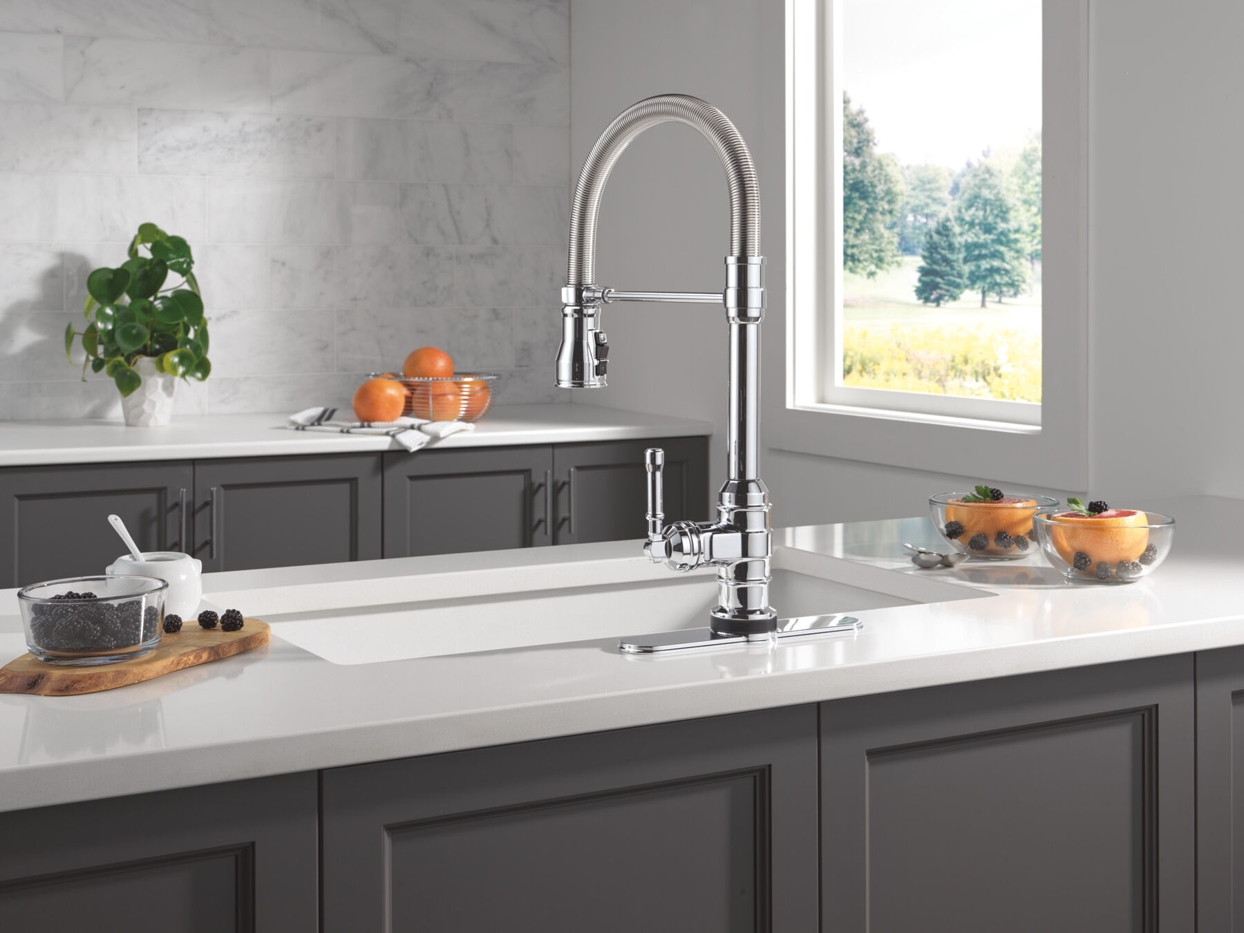 Touch<sub>2</sub>O® Technology Kitchen Faucet with Touchless Technology, image 7