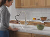 Llave de una manija con tubo de salida deslizable para cocina