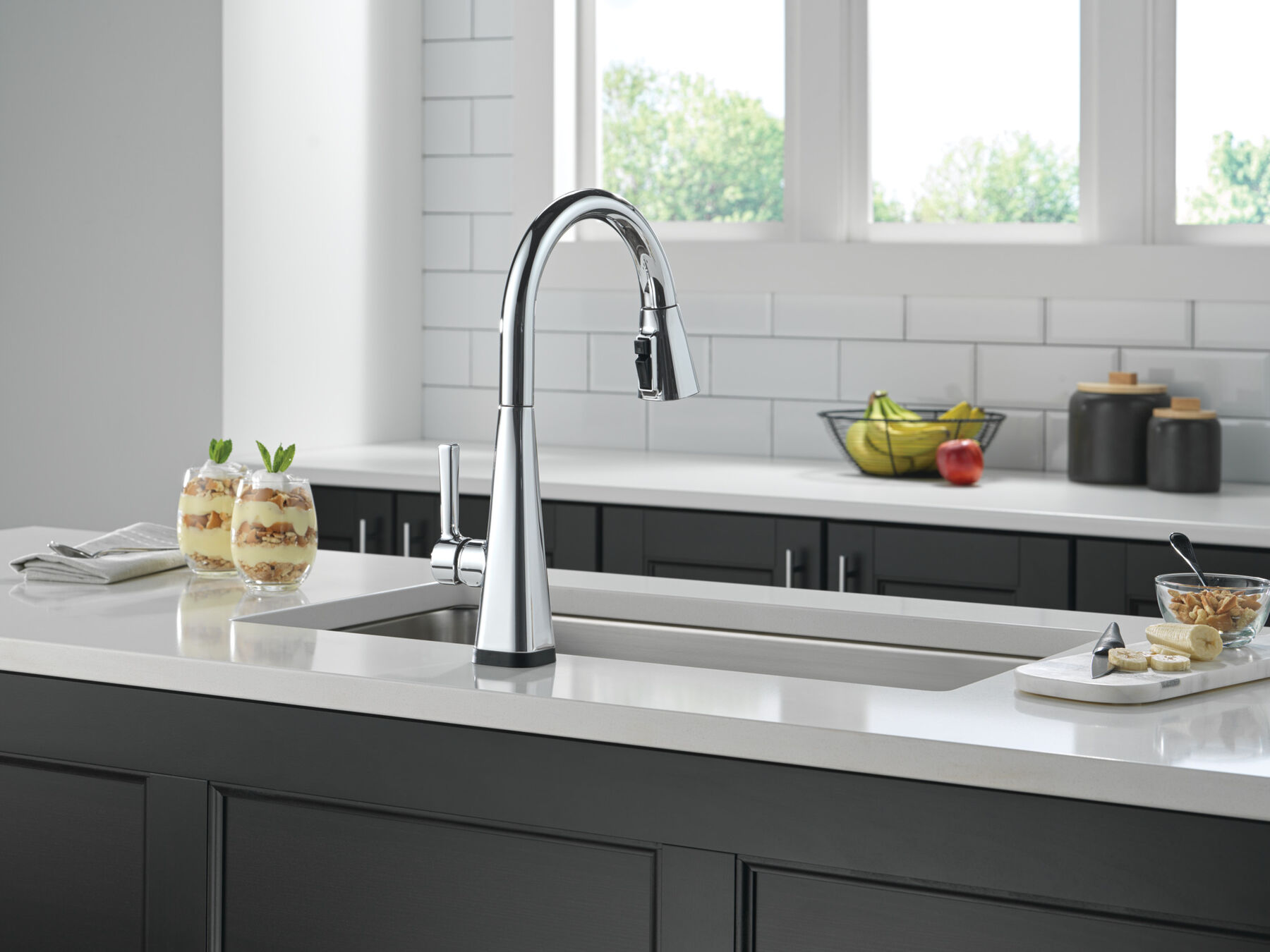 Single-Handle Pull-Down Kitchen Faucet with Touch<sub>2</sub>O® Technology, image 16