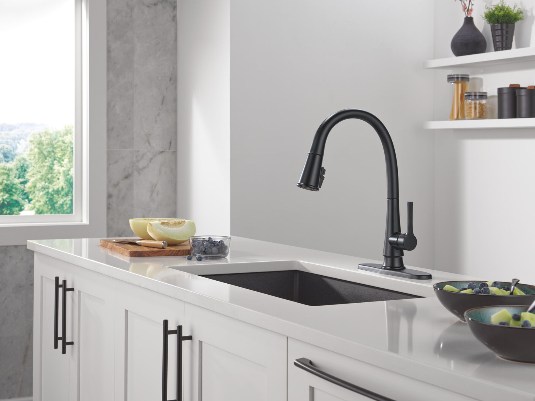 Single Handle Pull-Down Kitchen Faucet With ShieldSpray® Technology in Matte Black, image 2
