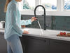 Llave para cocina extensible de una manija con tubo de salida con muelle