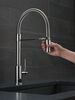 Llave para cocina extensible de una manija con tubo de salida con muelle