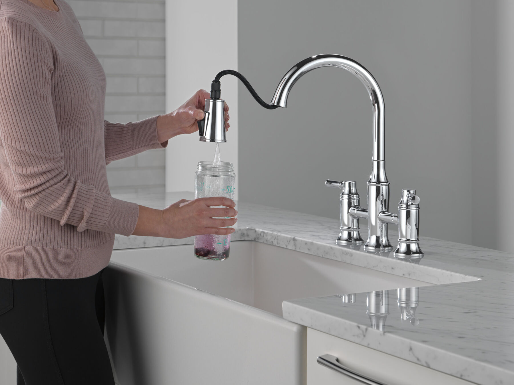Llave para cocina tipo puente extensible con dos manijas, imagen 3