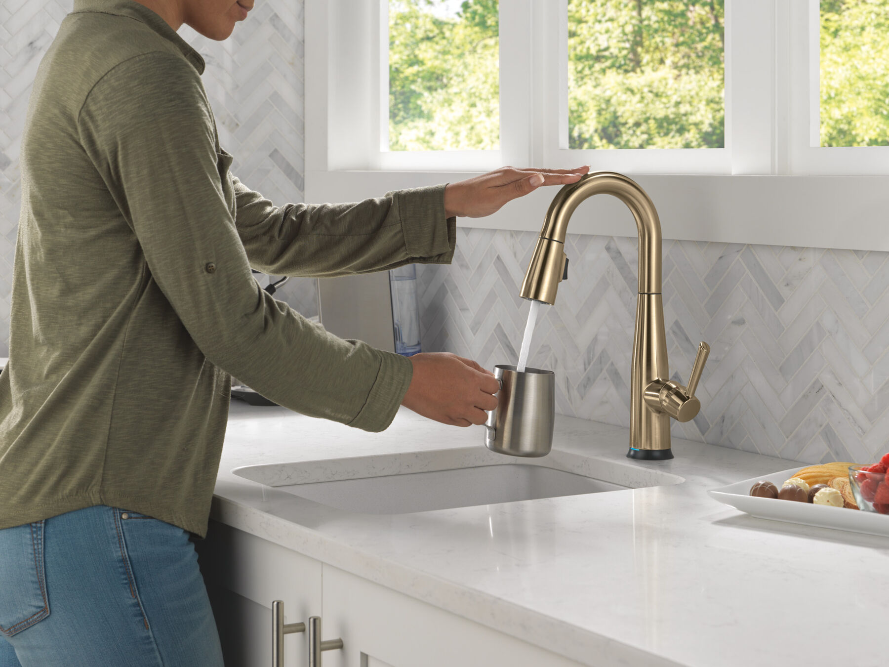 Touch2O® Bar / Prep Faucet with Touchless Technology, image 4